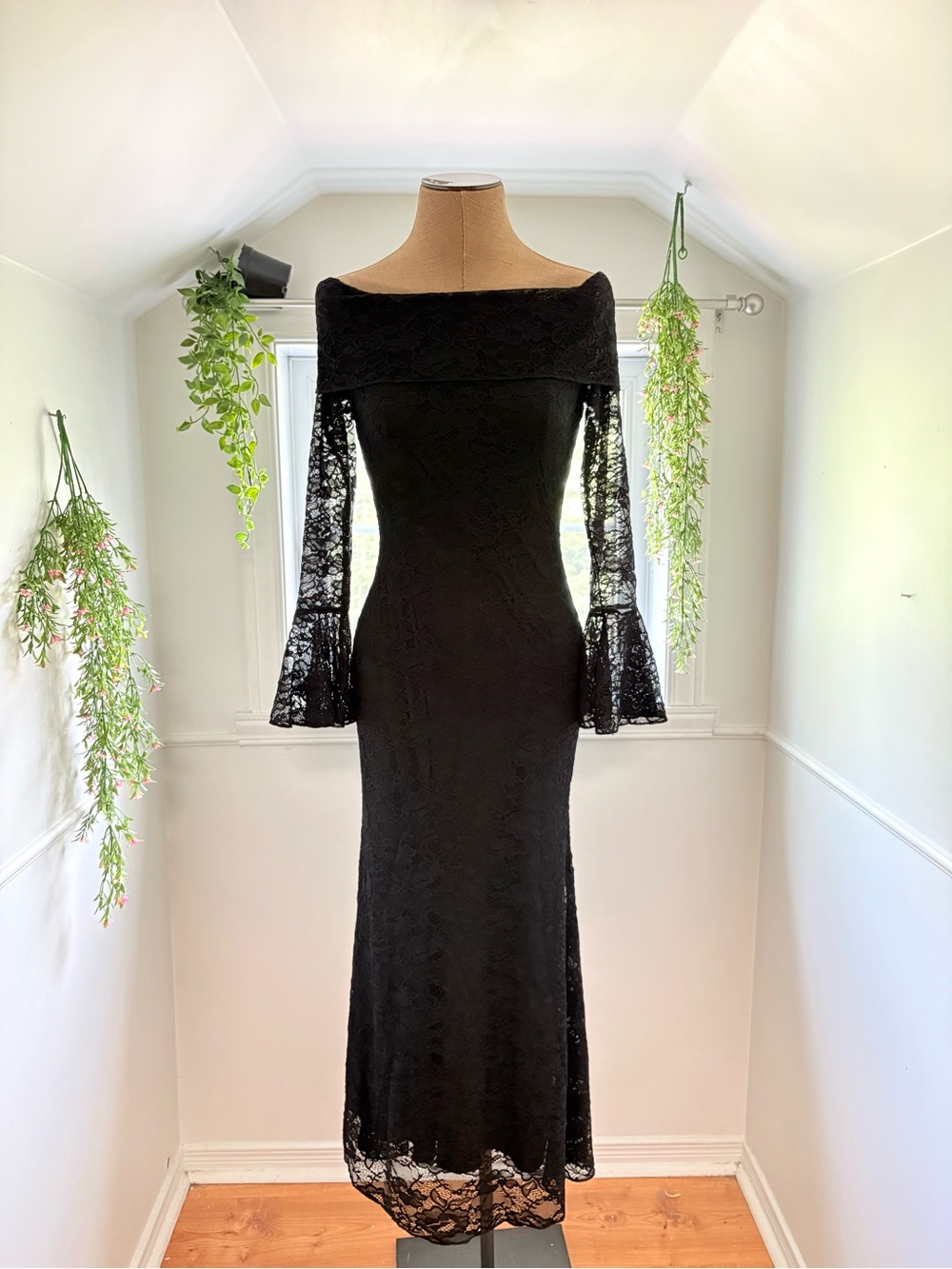 Elegant Black Off-Shoulder Lace Dress